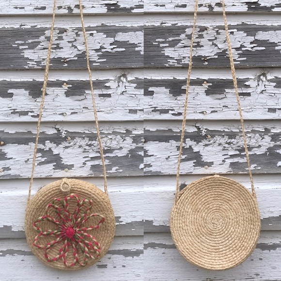 Vintage straw woven bags & vintage leather purses - Picture 3 of 8